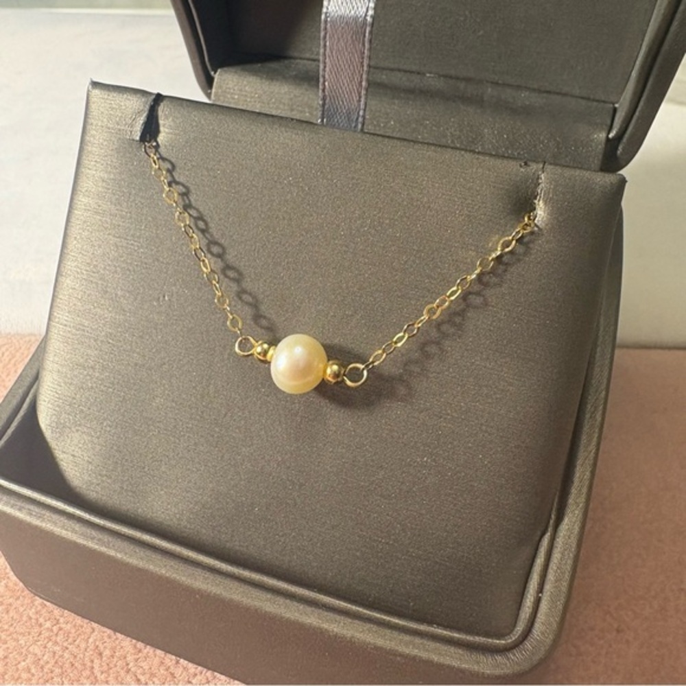 Elegant Sterling Gilt & Freshwater Pearl Necklace